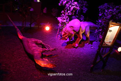 DINOSAUR FOSSIL - SKULLS AND BONES. UNIVERSAL EXHIBITION - GOBISSAUROS - DINOSAURS OF THE GOBI DESERT. EXTINCTION