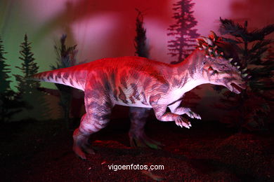 DINOSAURIOS -  ESQUELETOS Y HUESOS. EXPOSICIÓN UNIVERSAL - GOBISSAUROS - DINOSAURIOS DEL DESIERTO DEL GOBI. EXTINCIÓN