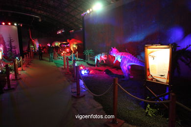 DINOSAUR FOSSIL - SKULLS AND BONES. UNIVERSAL EXHIBITION - GOBISSAUROS - DINOSAURS OF THE GOBI DESERT. EXTINCTION