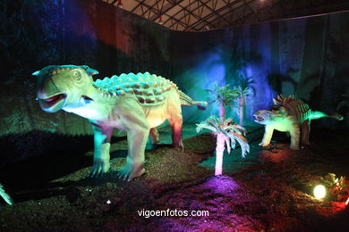 DINOSAUR FOSSIL - SKULLS AND BONES. UNIVERSAL EXHIBITION - GOBISSAUROS - DINOSAURS OF THE GOBI DESERT. EXTINCTION