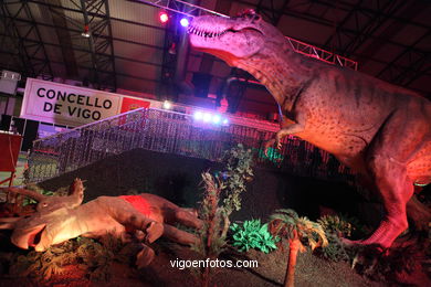 DINOSAUR FOSSIL - SKULLS AND BONES. UNIVERSAL EXHIBITION - GOBISSAUROS - DINOSAURS OF THE GOBI DESERT. EXTINCTION