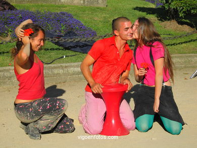 MUSICA Y DANZA EN LA ALAMEDA - EXPERIMENTADANZA - NUESTRO SUEÑOS EN UN BAÚL - FERIA LIBRO 2004