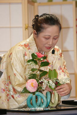 IKEBANA - ARTE FLORAL JAPONÊS. CONCURSO CAMELIA 2005