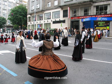 DÍA DA MUÑEIRA 2004 - MUÑEIRAS Y TRAJES TÍPICOS GALLEGOS