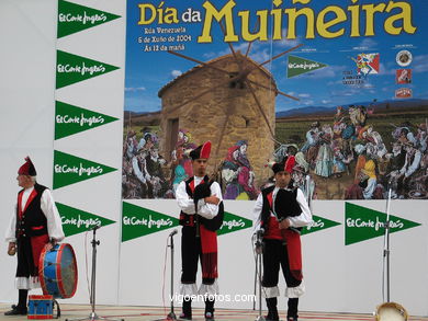 DIA DÁ MUÑEIRA 2004 - MUÑEIRAS E TRAJES TÍPICOS GALEGOS