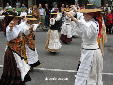 DIA DÁ MUÑEIRA 2004 - MUÑEIRAS E TRAJES TÍPICOS GALEGOS