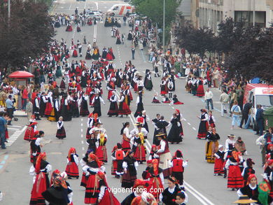 DÍA DA MUÑEIRA 2004 - MUÑEIRAS Y TRAJES TÍPICOS GALLEGOS