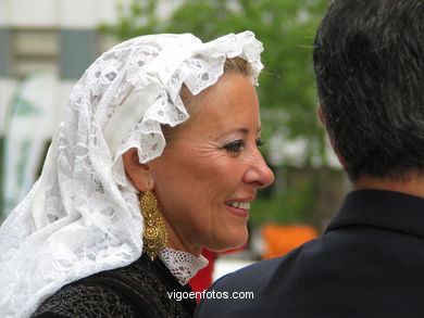 DÍA DA MUÑEIRA 2004 - MUÑEIRAS Y TRAJES TÍPICOS GALLEGOS