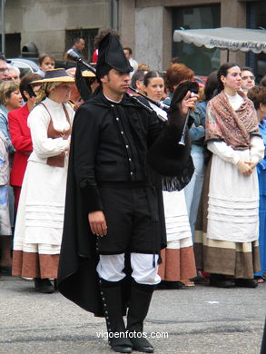 DIA DÁ MUÑEIRA 2004 - MUÑEIRAS E TRAJES TÍPICOS GALEGOS