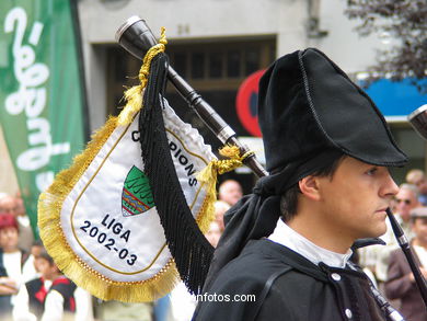 DÍA DA MUÑEIRA 2004 - MUÑEIRAS Y TRAJES TÍPICOS GALLEGOS