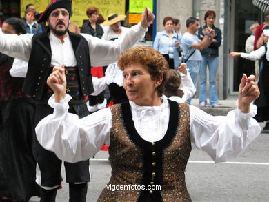 DÍA DA MUÑEIRA 2004 - MUÑEIRAS Y TRAJES TÍPICOS GALLEGOS