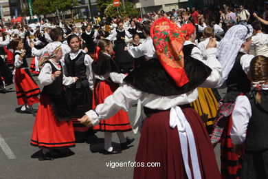 DIA DÁ MUIÑEIRA 2006 - MUÑEIRAS E TRAJES TÍPICOS GALEGOS