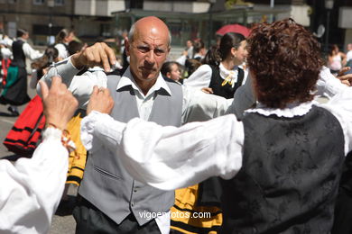 DÍA DA MUIÑEIRA 2006 - MUÑEIRAS Y TRAJES TÍPICOS GALLEGOS