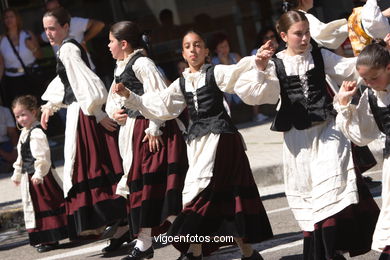 DÍA DA MUIÑEIRA 2006 - MUÑEIRAS Y TRAJES TÍPICOS GALLEGOS