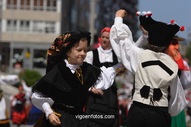 DÍA DA MUIÑEIRA 2006 - MUÑEIRAS Y TRAJES TÍPICOS GALLEGOS