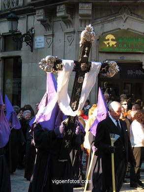 PROCESIONES DE SEMANA SANTA 2004 EN VIGO