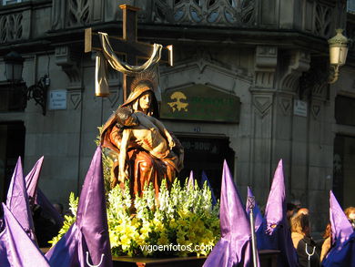 PROCESIONES DE SEMANA SANTA 2004 EN VIGO