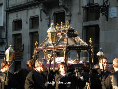 PROCESIONES DE SEMANA SANTA 2004 EN VIGO