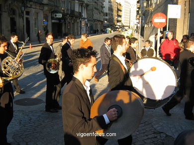 PROCESIONES DE SEMANA SANTA 2004 EN VIGO