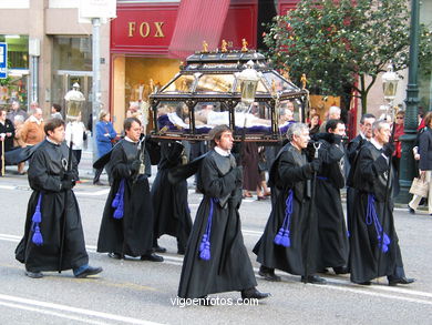 PROCESIONES DE SEMANA SANTA 2004 EN VIGO