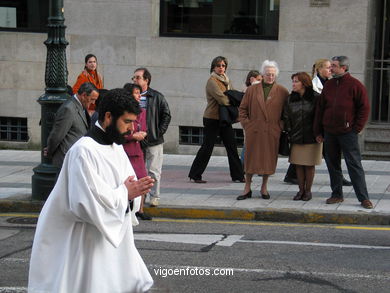 PROCESIONES DE SEMANA SANTA 2004 EN VIGO