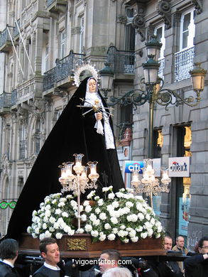 PROCESIONES DE SEMANA SANTA 2004 EN VIGO