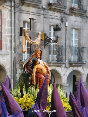 PROCESIONES DE SEMANA SANTA 2004 EN VIGO