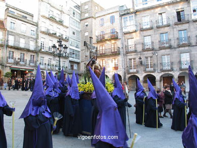 PROCESIONES DE SEMANA SANTA 2004 EN VIGO