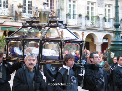 PROCESIONES DE SEMANA SANTA 2004 EN VIGO