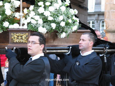 PROCESIONES DE SEMANA SANTA 2004 EN VIGO