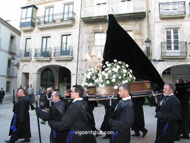 PROCESIONES DE SEMANA SANTA 2004 EN VIGO