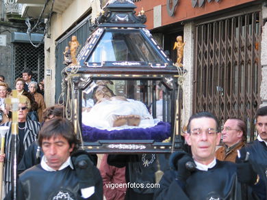 PROCESIONES DE SEMANA SANTA 2004 EN VIGO