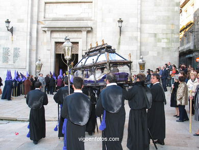 PROCESIONES DE SEMANA SANTA 2004 EN VIGO