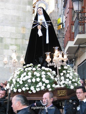 PROCESIONES DE SEMANA SANTA 2004 EN VIGO