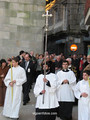 PROCESIONES DE SEMANA SANTA 2004 EN VIGO