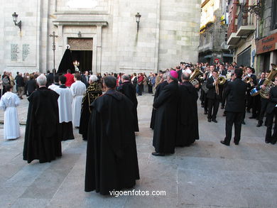 PROCESIONES DE SEMANA SANTA 2004 EN VIGO