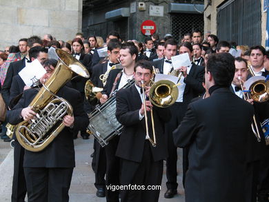 PROCESIONES DE SEMANA SANTA 2004 EN VIGO