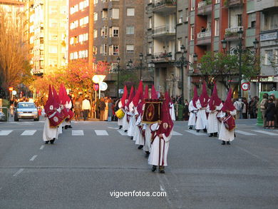 PROCESIONES DE SEMANA SANTA 2004 EN VIGO