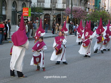 PROCESIONES DE SEMANA SANTA 2004 EN VIGO