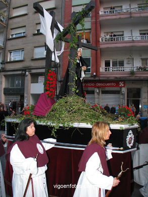 PROCESIONES DE SEMANA SANTA 2004 EN VIGO