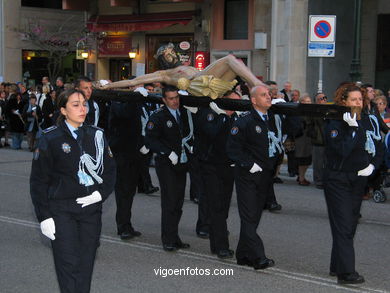 PROCESIONES DE SEMANA SANTA 2004 EN VIGO