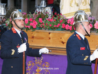 PROCESIONES DE SEMANA SANTA 2004 EN VIGO