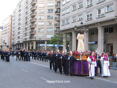 PROCESIONES DE SEMANA SANTA 2004 EN VIGO