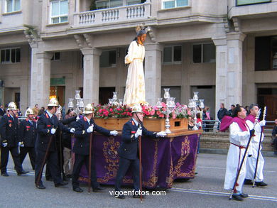 PROCESIONES DE SEMANA SANTA 2004 EN VIGO