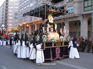 PROCESIONES DE SEMANA SANTA 2004 EN VIGO