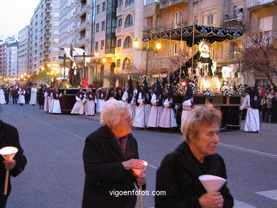 PROCESIONES DE SEMANA SANTA 2004 EN VIGO