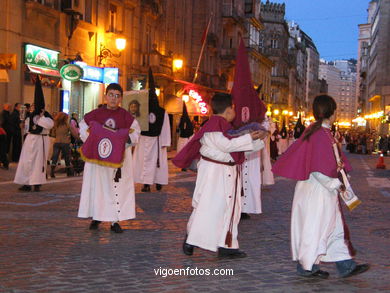 PROCESIONES DE SEMANA SANTA 2004 EN VIGO