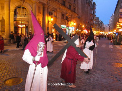 PROCESIONES DE SEMANA SANTA 2004 EN VIGO