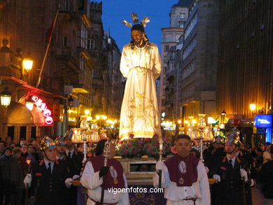 PROCESIONES DE SEMANA SANTA 2004 EN VIGO