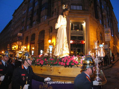 PROCESIONES DE SEMANA SANTA 2004 EN VIGO